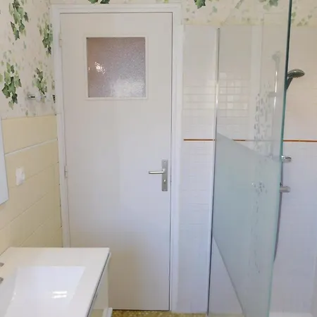 וילה Charming 2-bedroom 'miami' With Parking אנטיב