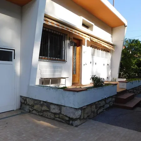 Charming 2-bedroom 'miami' With Parking אנטיב