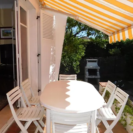Charming 2-bedroom 'miami' With Parking Antibes