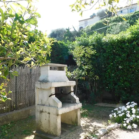 Charming 2-bedroom 'miami' With Parking אנטיב