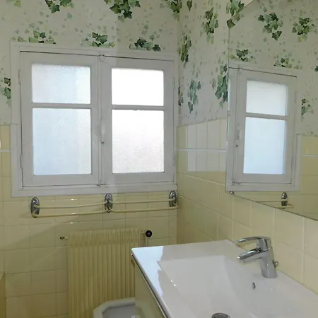 Charming 2-bedroom 'miami' With Parking Antibes